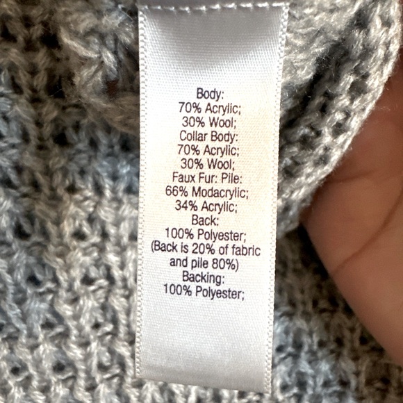 Jennifer Lopez Knit Sweater w Detachable Faux Fur scarf/hood, Gray, Sz Large - Picture 4 of 4